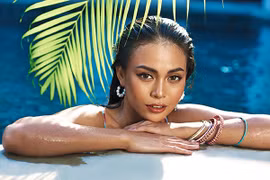 Mâu Thủy nóng bỏng mắt với trang phục bikini đón hè