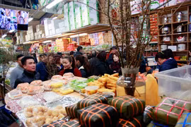 Ước vọng đầu năm của người Việt ăn Tết xa quê