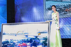Đấu giá tranh, Hoa hậu Dương Kim Ánh quyên tiền giúp đỡ người nghèo