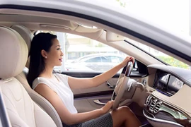 Á hậu Trịnh Kim Chi được tặng quà sinh nhật 5 tỷ đồng