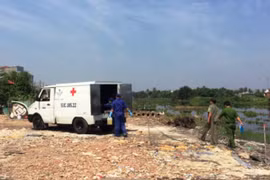 Phát hiện thi thể bé trai nổi lềnh bềnh dưới kênh