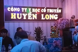 Đột kích 2 tụ điểm mát-xa có nữ tiếp viên khỏa thân phục vụ khách