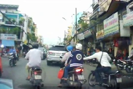 Mẹ tử vong, con bị động thai khi bị cướp giật trên phố