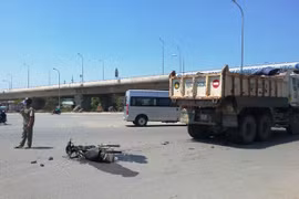 Người đàn ông đi xe máy tử vong sau va chạm với xe ben