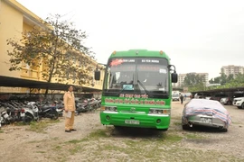 Phạt 11 triệu đồng lái xe tái phạm đón trả khách trên đường cao tốc