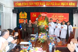  Thăm, chúc mừng Bệnh viện Công an thành phố