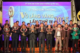 49 lái xe nhận "Vô lăng vàng 2015"