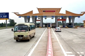 Ô tô né phí cầu Hạc Trì, nhà đầu tư cầu cứu