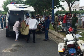 2 ông cháu trượt chân rơi xuống kênh, tử vong