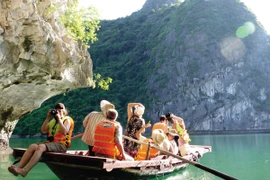 Nghịch lý dịch vụ rẻ, giá tour cao
