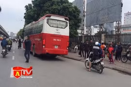 Dẹp "xe dù, bến cóc" trên trục đường Khuất Duy Tiến