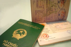 Tăng phí làm hộ chiếu chỉ là tin đồn