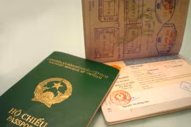 Tăng phí làm hộ chiếu chỉ là tin đồn