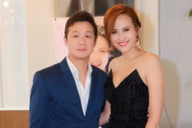 Á quân "The Face" Khánh Ngân vai trần bên MC Anh Tuấn