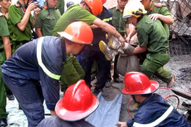 Sập nhà đang thi công, 1 phụ nữ tử vong, 7 người bị thương