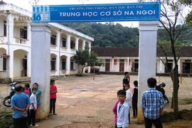 Học sinh nội trú hỗn chiến ở nhà ăn, 3 người nhập viện