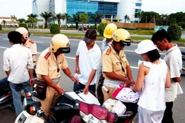 Kiểm tra, xử lý hơn 13.700 trường hợp vi phạm TTATGT trong 3 ngày cuối tuần