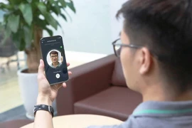 “Chạy nước rút” thu thập sinh trắc học, ngân hàng tặng cả tiền và quà cho khách hàng