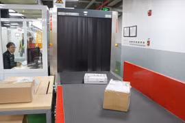 Từ 18/2, hàng nhập khẩu giá trị nhỏ qua chuyển phát nhanh sẽ phải nộp thuế