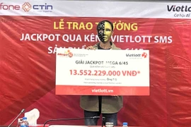 Người đàn ông ở TP.HCM đưa vợ đi nhận thưởng Vietlott 13,5 tỷ đồng vào ngày 8/3