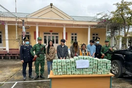 Bắt 5 đối tượng người nước ngoài giấu 70kg ma túy trong bình xăng