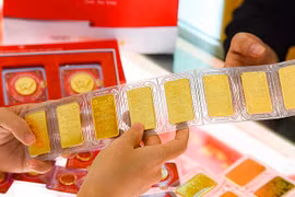 Giá vàng thế giới lao dốc, Ngân hàng Nhà nước giảm giá bán vàng SJC