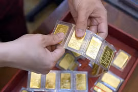 Giá vàng SJC tiến sát 134 triệu đồng/lượng