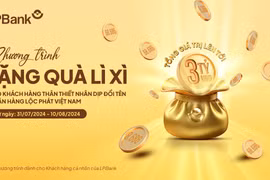 LPBank tặng quà may mắn tới khách hàng với “cơn mưa lộc phát”