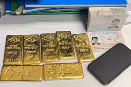 Gia tăng vận chuyển trái phép tiền tệ, vàng qua đường hàng không