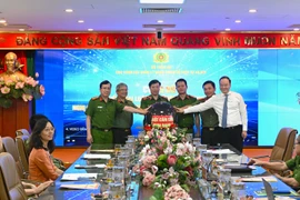 Vietcombank là ngân hàng đầu tiên khai thác dịch vụ xác thực điện tử của Bộ Công an