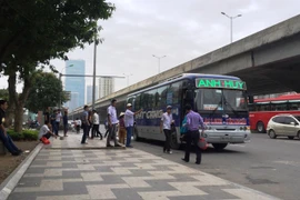 Lập 4 chốt dẹp bến "cóc" trên đường Khuất Duy Tiến