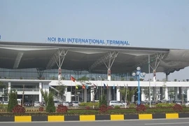 Ô tô bốc cháy tại sân bay quốc tế Nội Bài, 1 người tử vong