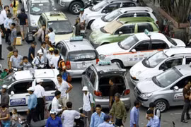 Thu hồi phù hiệu 640 xe ô tô vi phạm trong 1 tháng