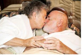 Người già ngày nay làm “chuyện ấy” nhiều hơn