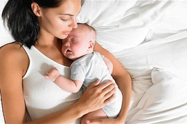 Trẻ nên ngủ chung với mẹ đến khi 3 tuổi