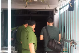 Dùng xà beng phá cửa, cứu 2 người bỏng nặng sau tiếng nổ lớn