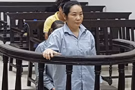 Nữ đối tượng lừa "chạy" việc làm bị tâm thần được giảm án