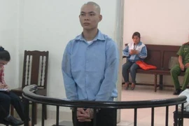 Giở trò để hiếp dâm bé gái, ra tòa còn cãi nhem nhẻm