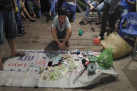 Hơn 100 cảnh sát bất ngờ ập vào triệt xoá sòng bạc "khủng"