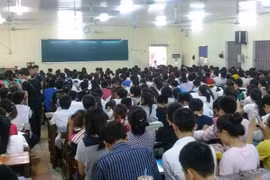 Luyện thi trắc nghiệm trực tuyến – Thận trọng kẻo "lợi bất cập hại"