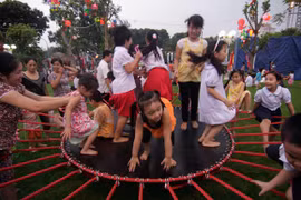 Hứng khởi với trò chơi mới trên thảm cỏ như ở châu Âu 