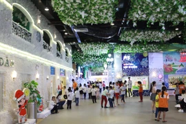 "Thành phố tuyết" xuất hiện giữa Hà Nội