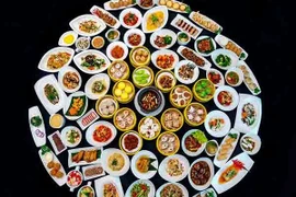 Yến tiệc Giáng sinh gồm 100 món ăn chưa từng có tại Hà Nội