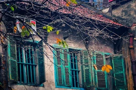 Khám phá góc cạnh của Hà Nội qua những ô cửa