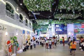 "Thành phố tuyết" xuất hiện giữa Hà Nội