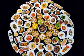 Yến tiệc Giáng sinh gồm 100 món ăn chưa từng có tại Hà Nội