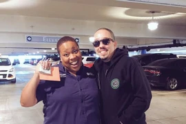 Người phụ nữ nhận được 3.000 USD nhờ… tìm hộ chỗ đỗ xe cho khách