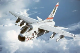 Loại máy bay thực hiện ném bom nhiều nhất sau B-52 trong Linebacker II bị bắn hạ
