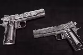 Khẩu súng làm từ thiên thạch 4 tỷ năm trị giá 4,5 triệu USD