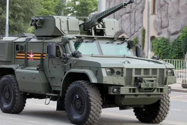 'Quái thú' đổ bộ đường không K-4386 Typhoon VDV của lính dù Nga